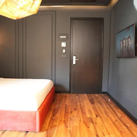 La Boutique 4* טיראנה
