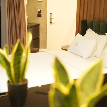 La Boutique 地拉那