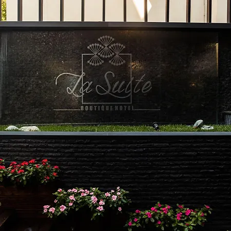 La Boutique 4* 티라나