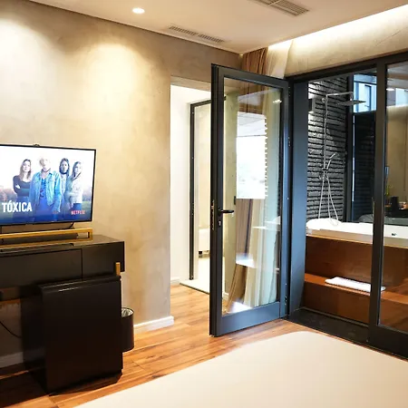La Boutique 4* Tiran